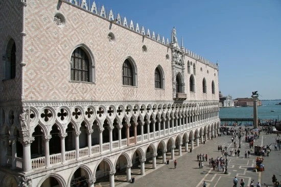 1314646-Palais_des_Doges_Venise.webp