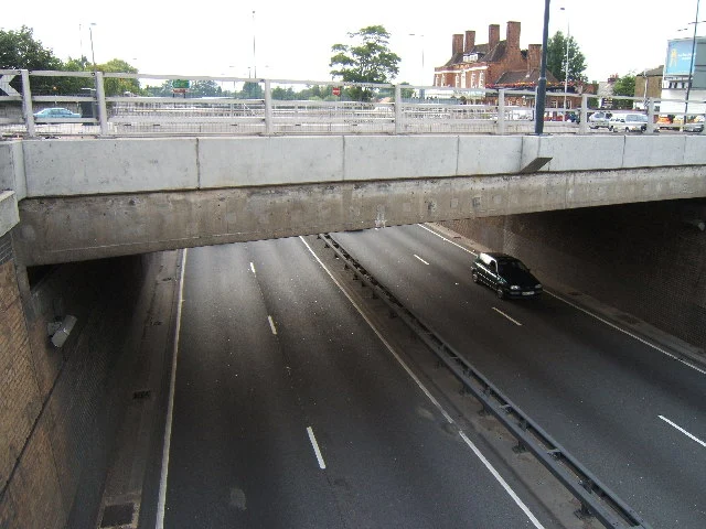 A3_at_the_Hook_underpass_-_geograph.org.uk_-_39474.webp