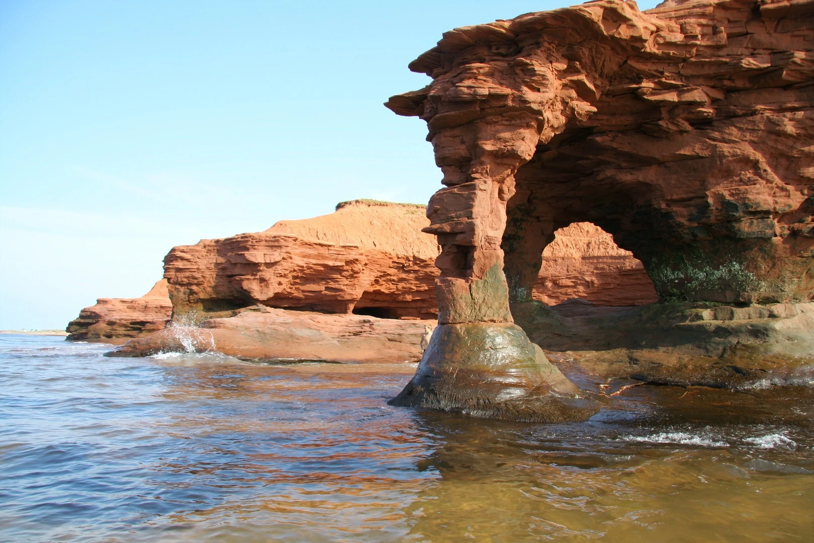 Prince_edward_island_sandstone_arch.webp