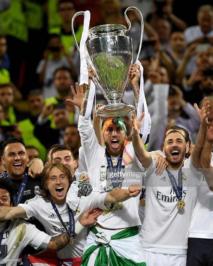 sergio-ramos-of-real-madrid-of-real-madrid-lifts-the-champions-league-picture-id535010310.webp